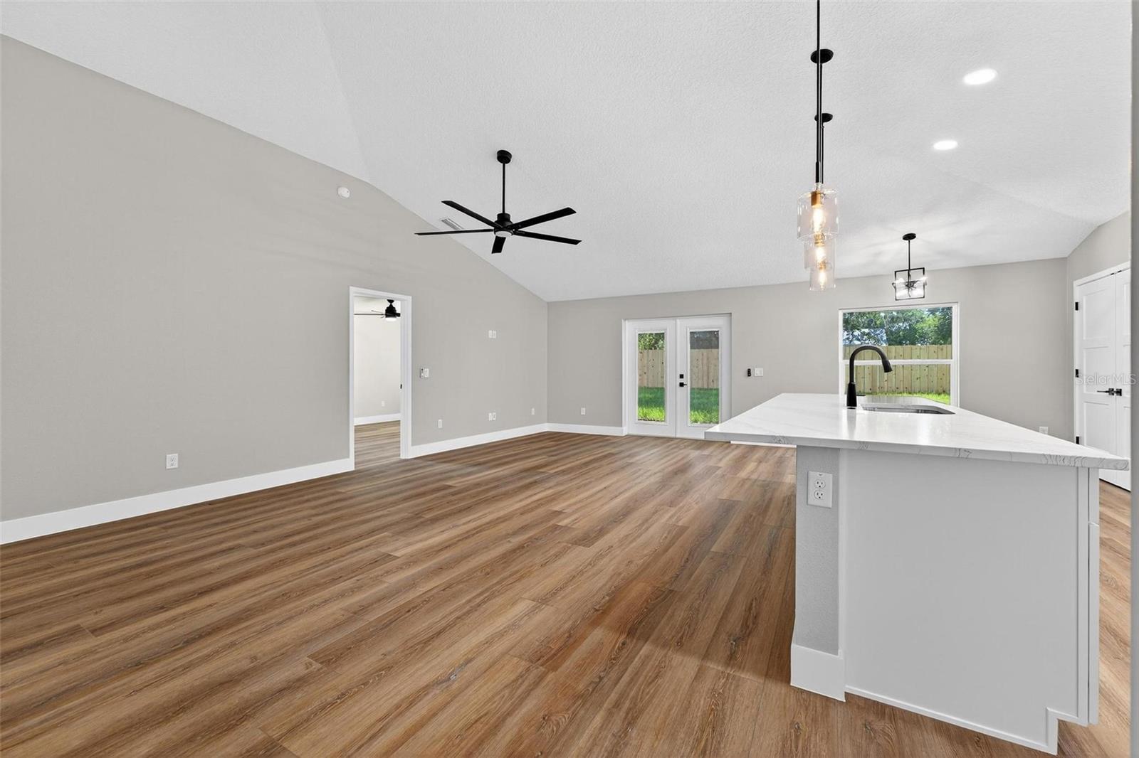 201 HILLSIDE AVE, UMATILLA, FL, 32784