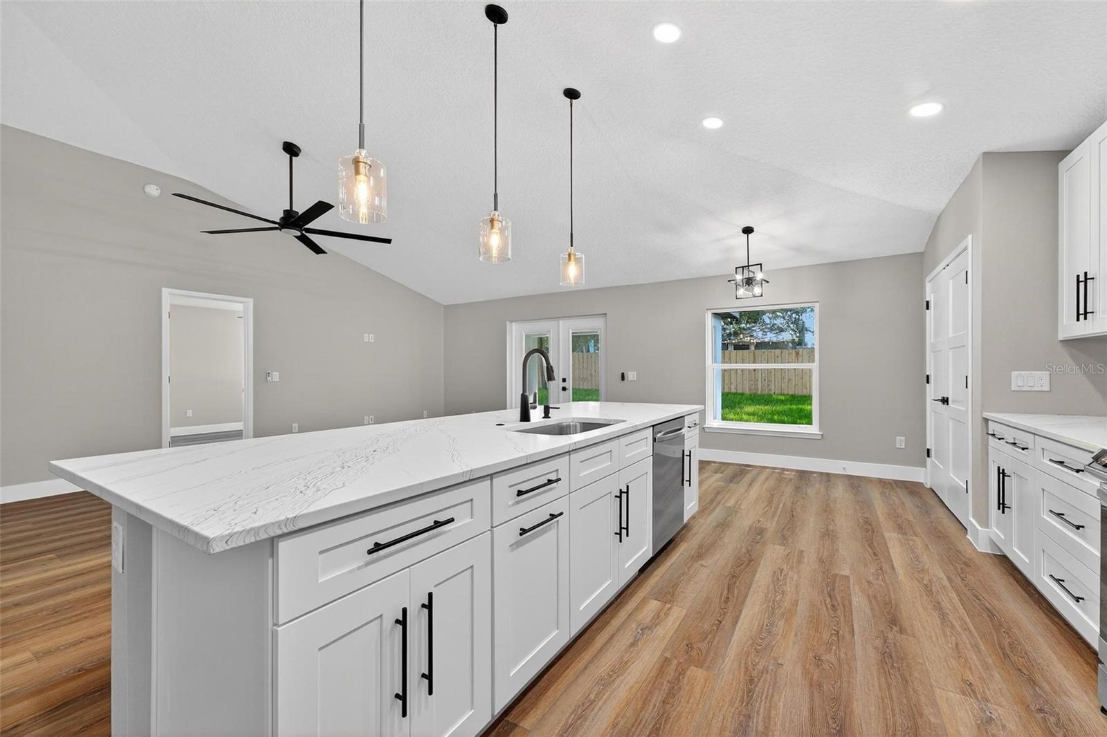 201 HILLSIDE AVE, UMATILLA, FL, 32784