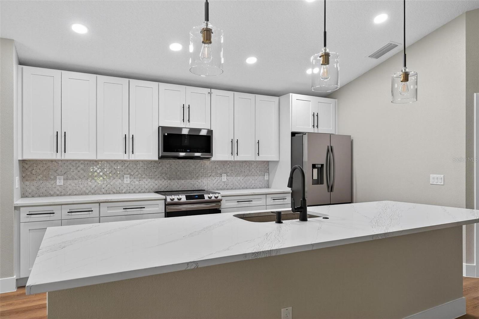 201 HILLSIDE AVE, UMATILLA, FL, 32784