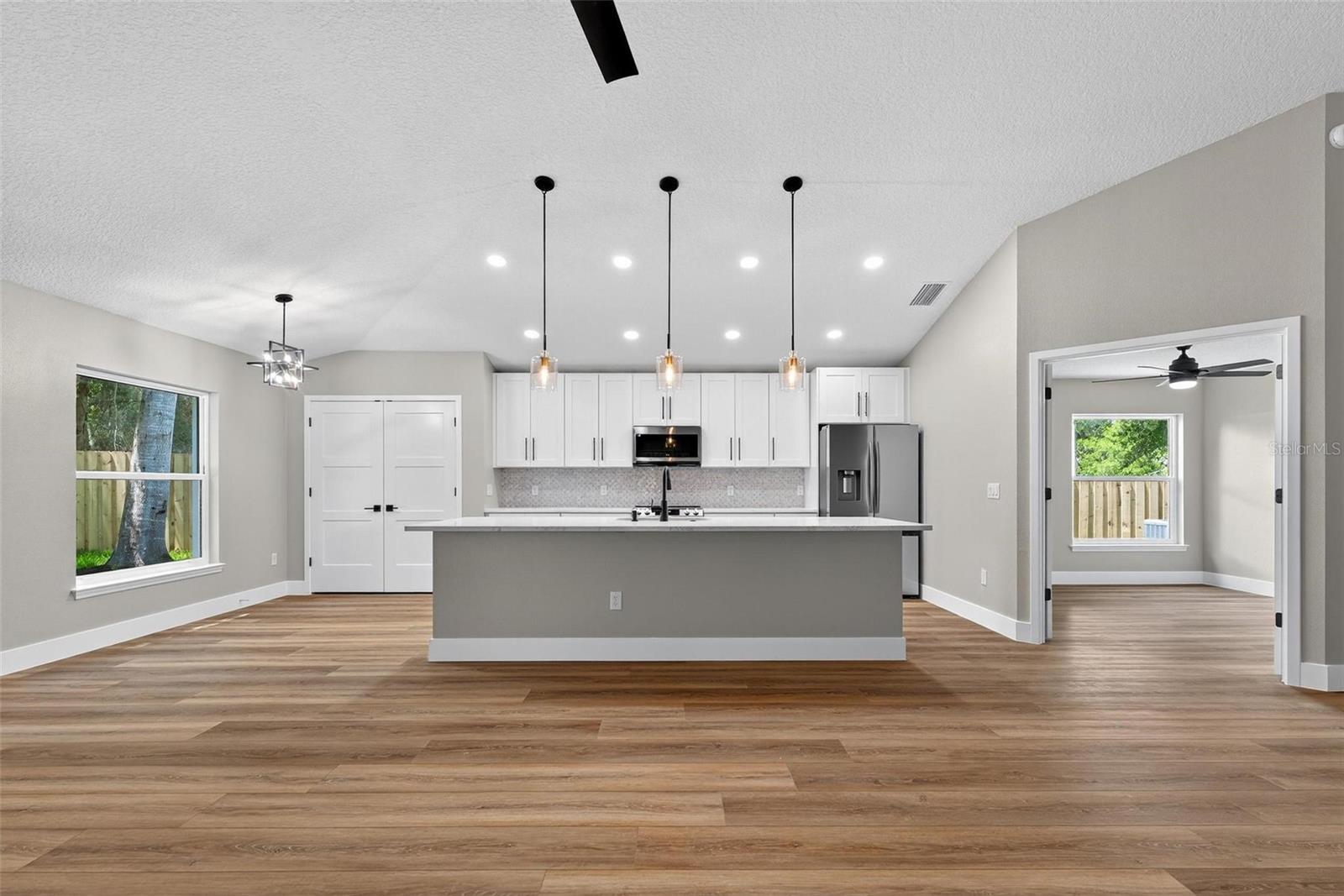 201 HILLSIDE AVE, UMATILLA, FL, 32784