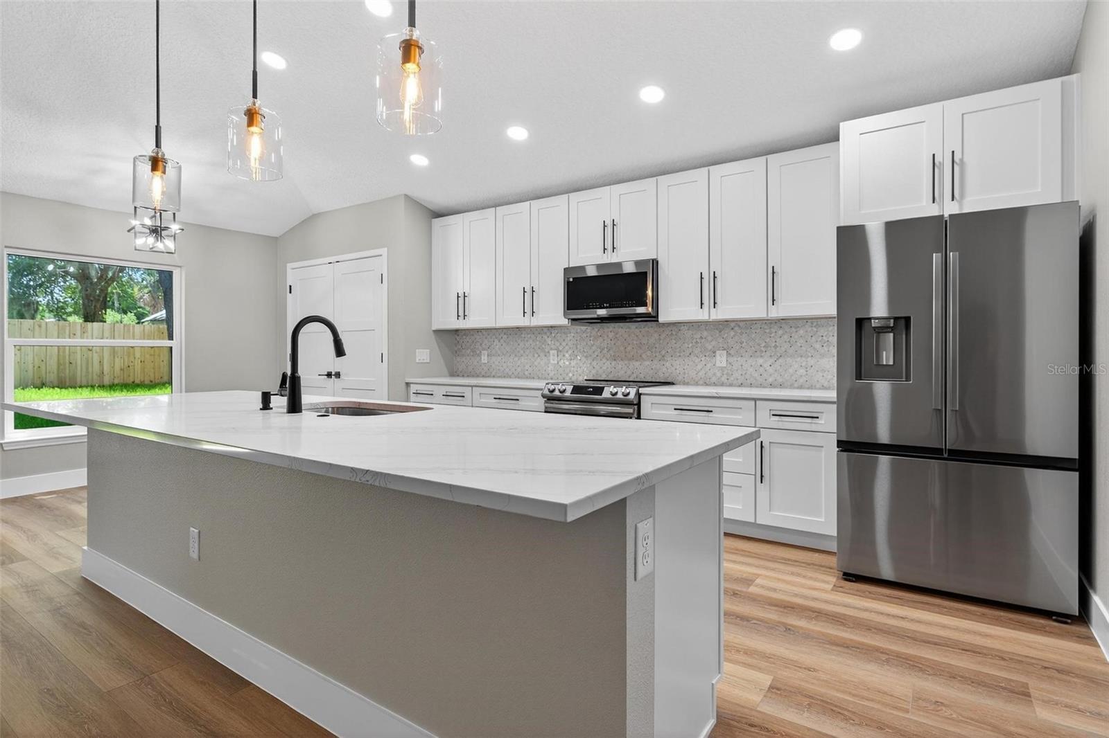 201 HILLSIDE AVE, UMATILLA, FL, 32784