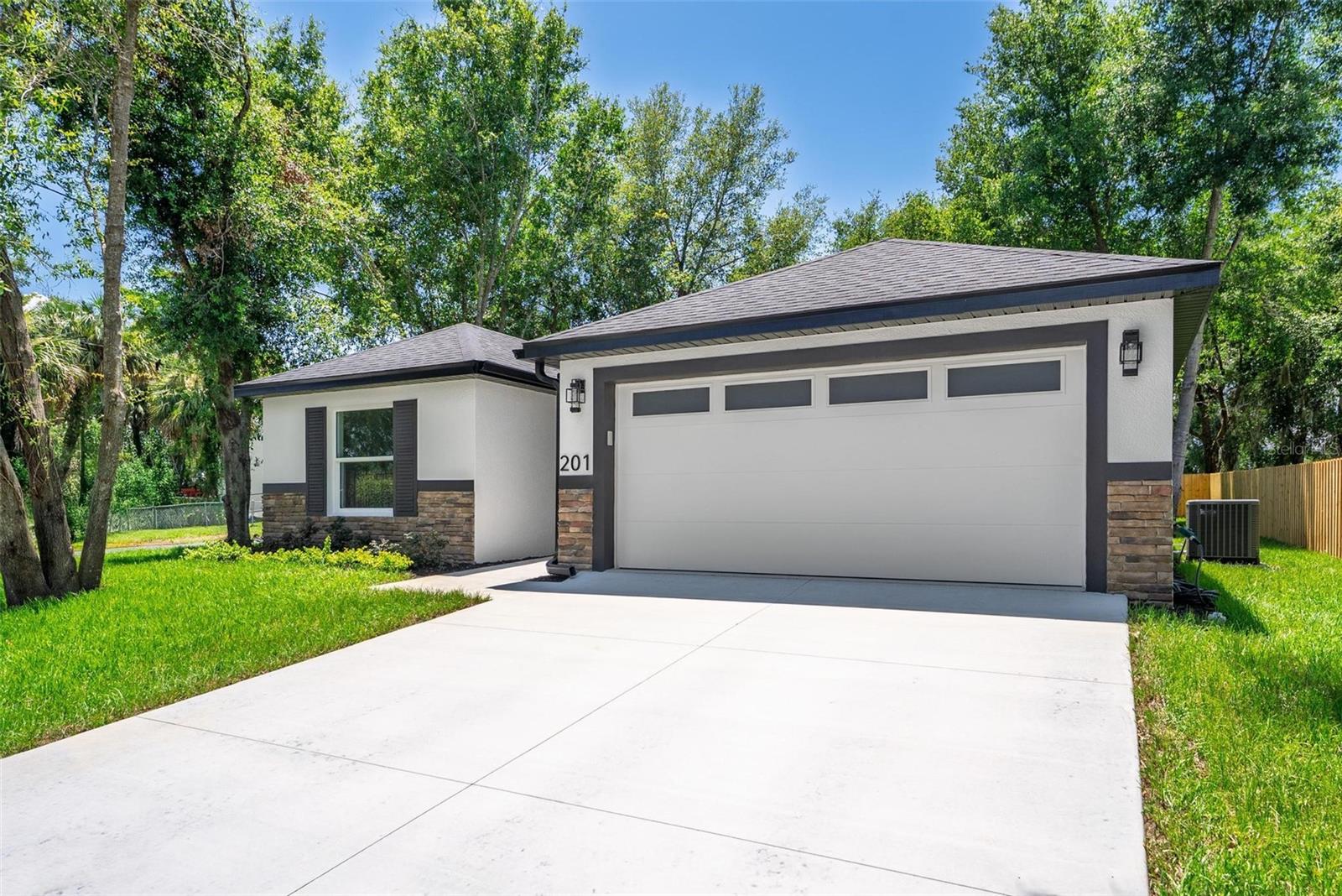 201 HILLSIDE AVE, UMATILLA, FL, 32784