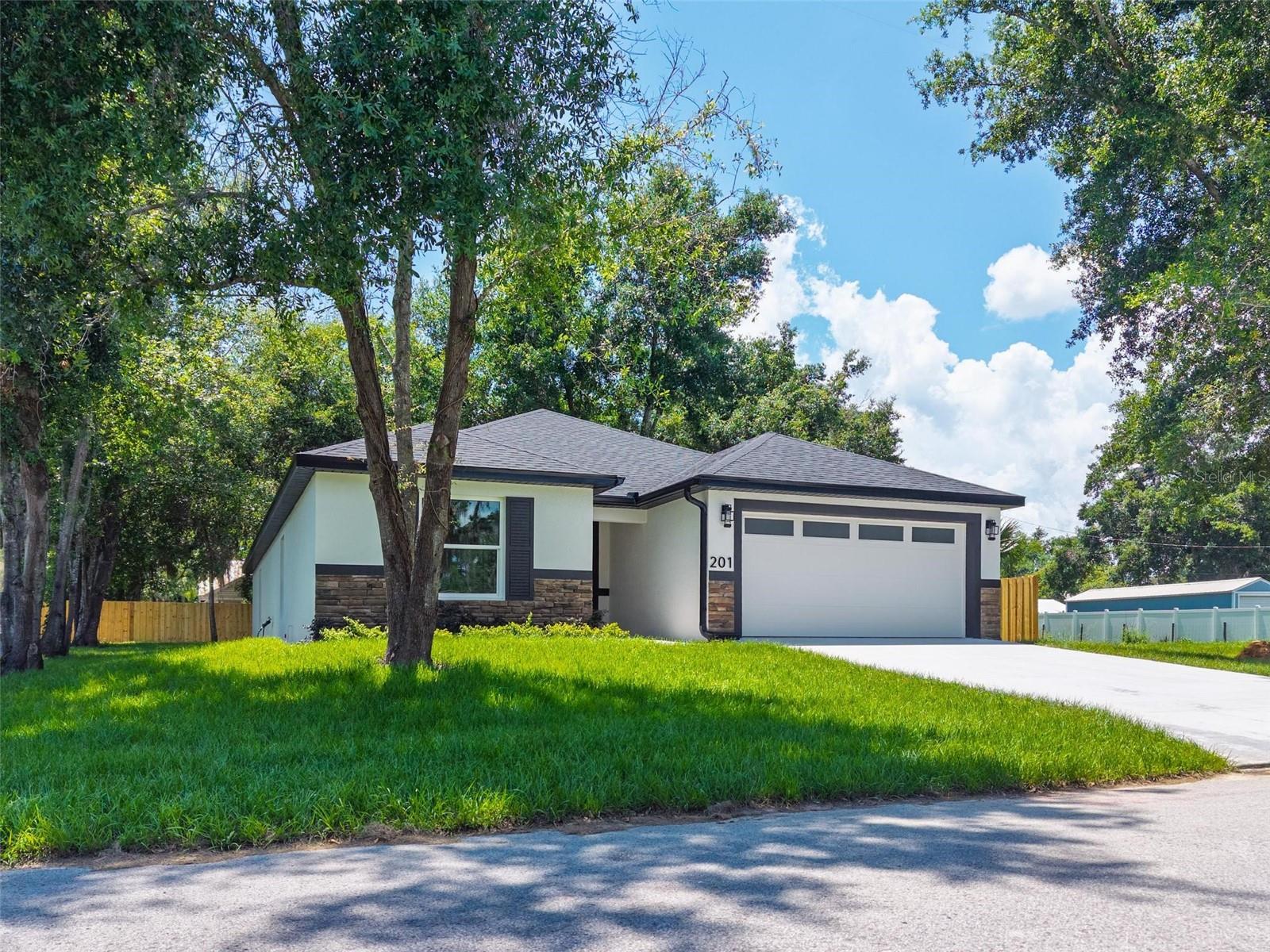 201 HILLSIDE AVE, UMATILLA, FL, 32784