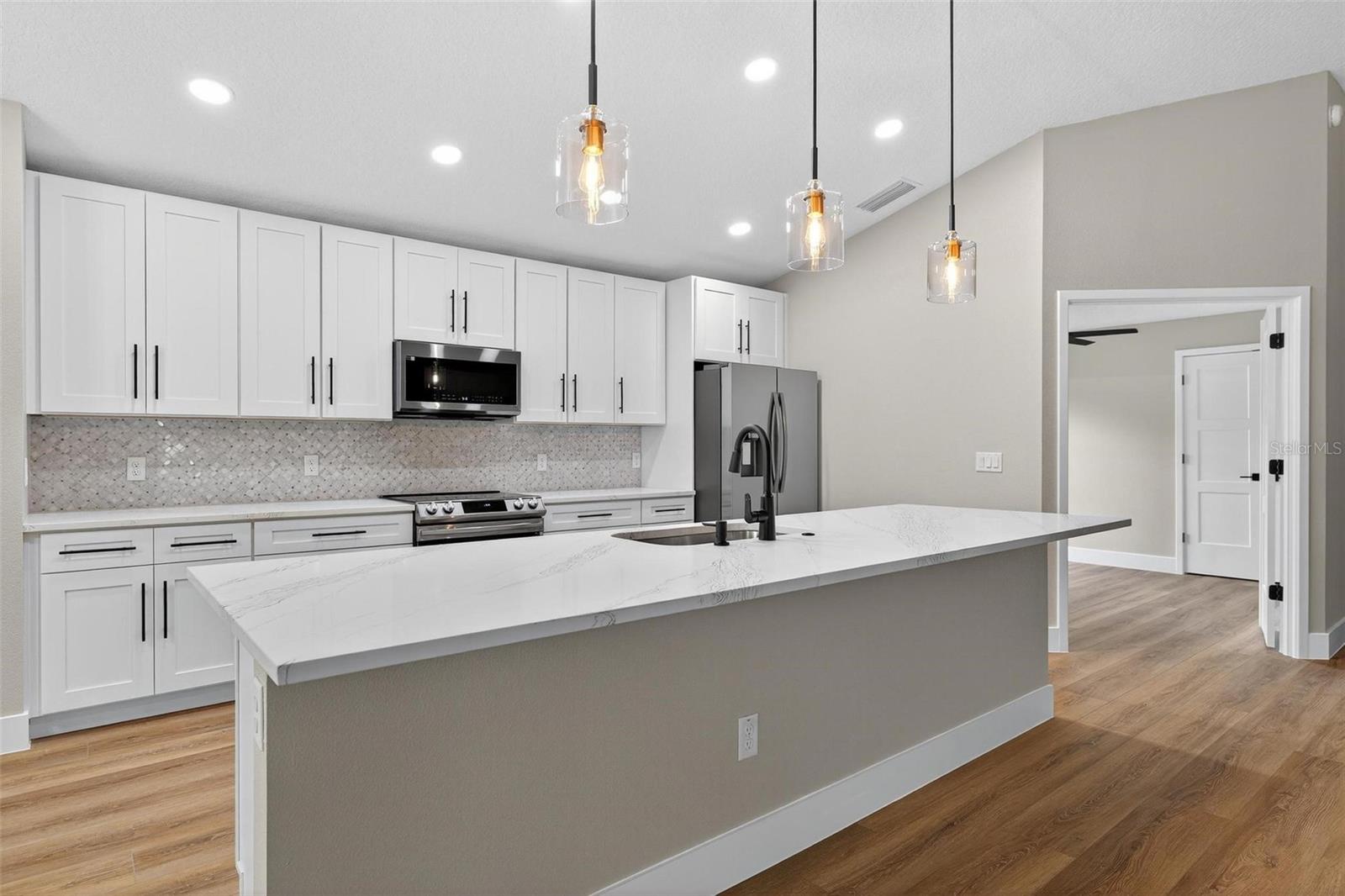 201 HILLSIDE AVE, UMATILLA, FL, 32784