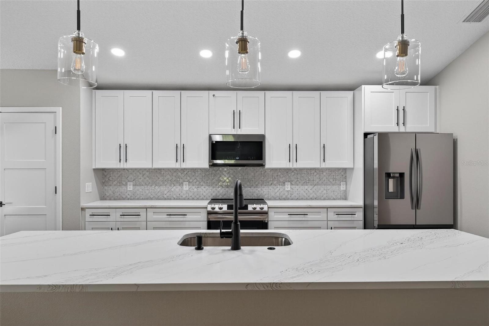 201 HILLSIDE AVE, UMATILLA, FL, 32784