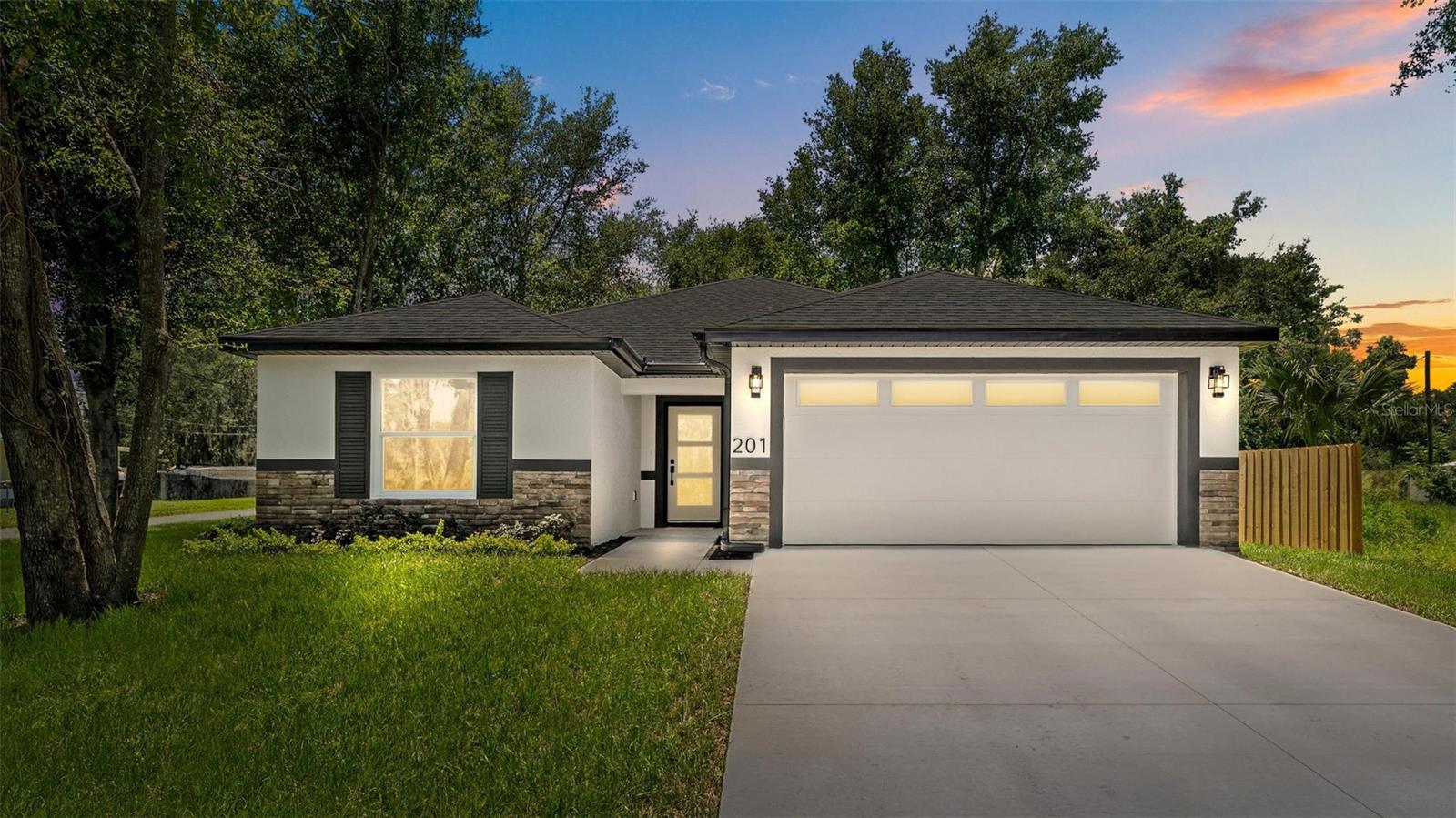 201 HILLSIDE AVE, UMATILLA, FL, 32784