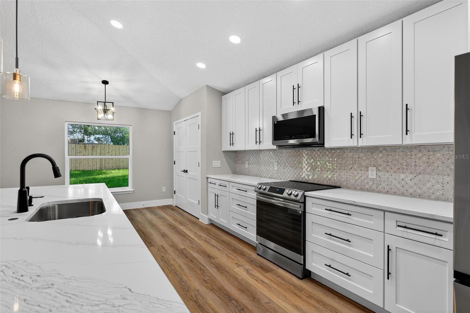 201 HILLSIDE AVE, UMATILLA, FL, 32784