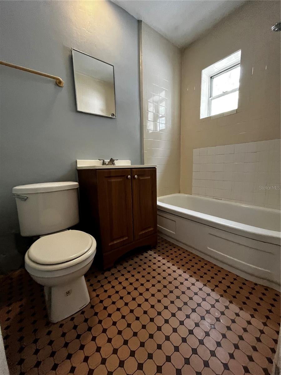 1437 GULF TO BAY BLVD #B, CLEARWATER, FL, 33755