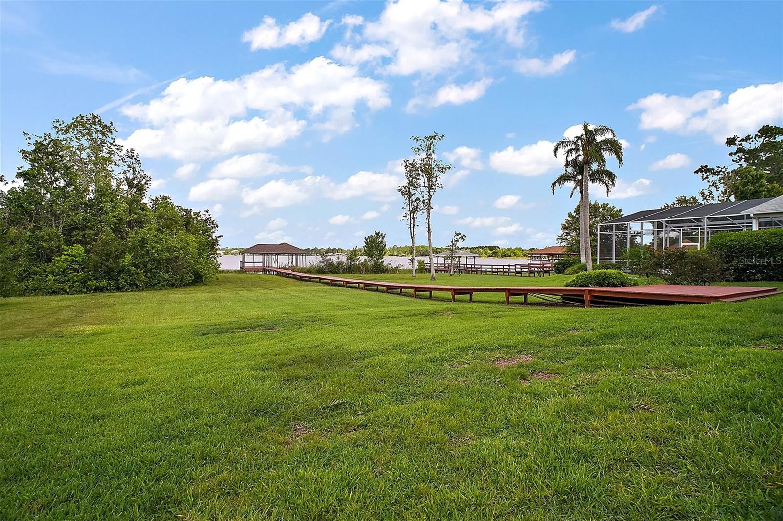 1861 EDGEWATER DR, MOUNT DORA, FL, 32757