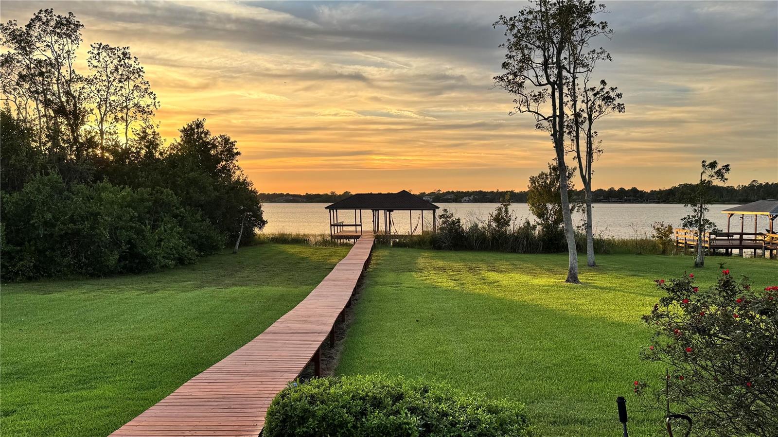 1861 EDGEWATER DR, MOUNT DORA, FL, 32757