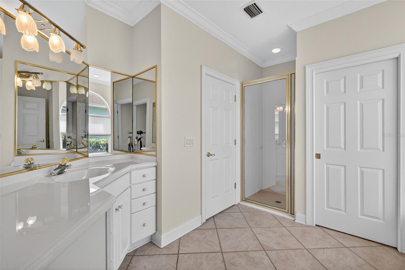 1861 EDGEWATER DR, MOUNT DORA, FL, 32757