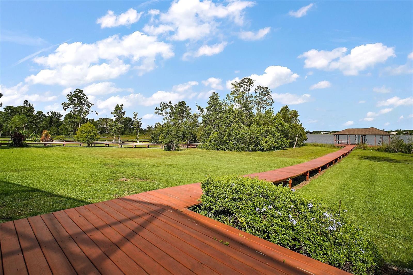 1861 EDGEWATER DR, MOUNT DORA, FL, 32757