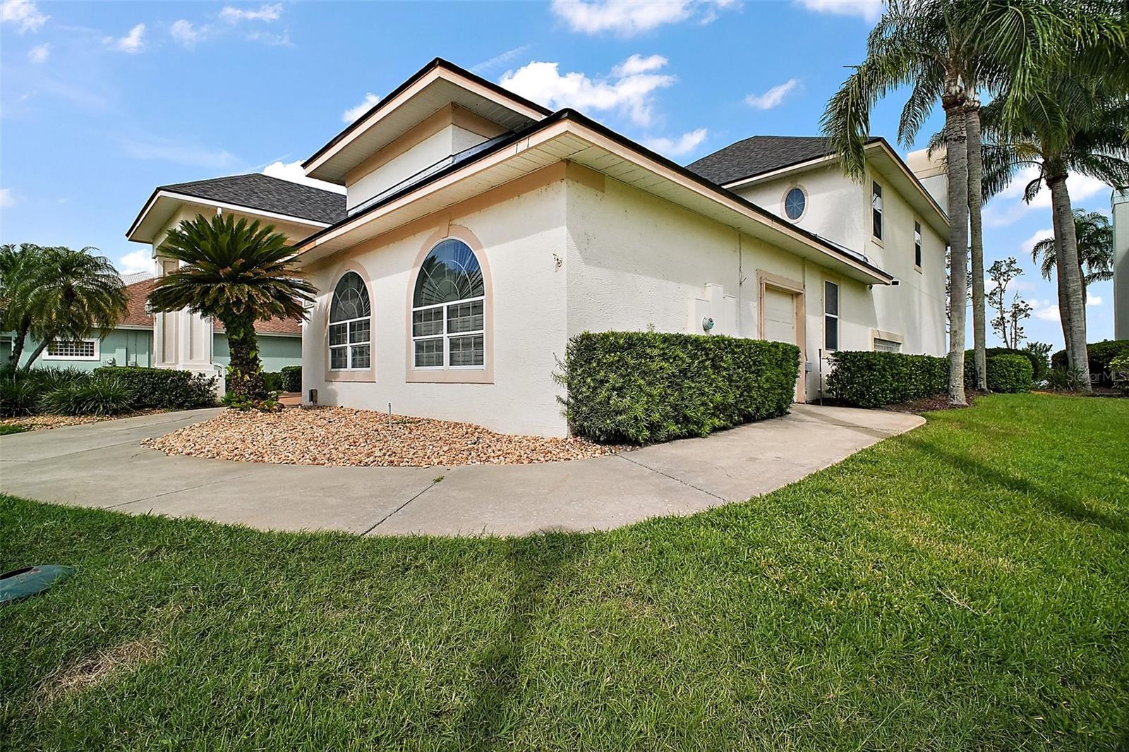 1861 EDGEWATER DR, MOUNT DORA, FL, 32757