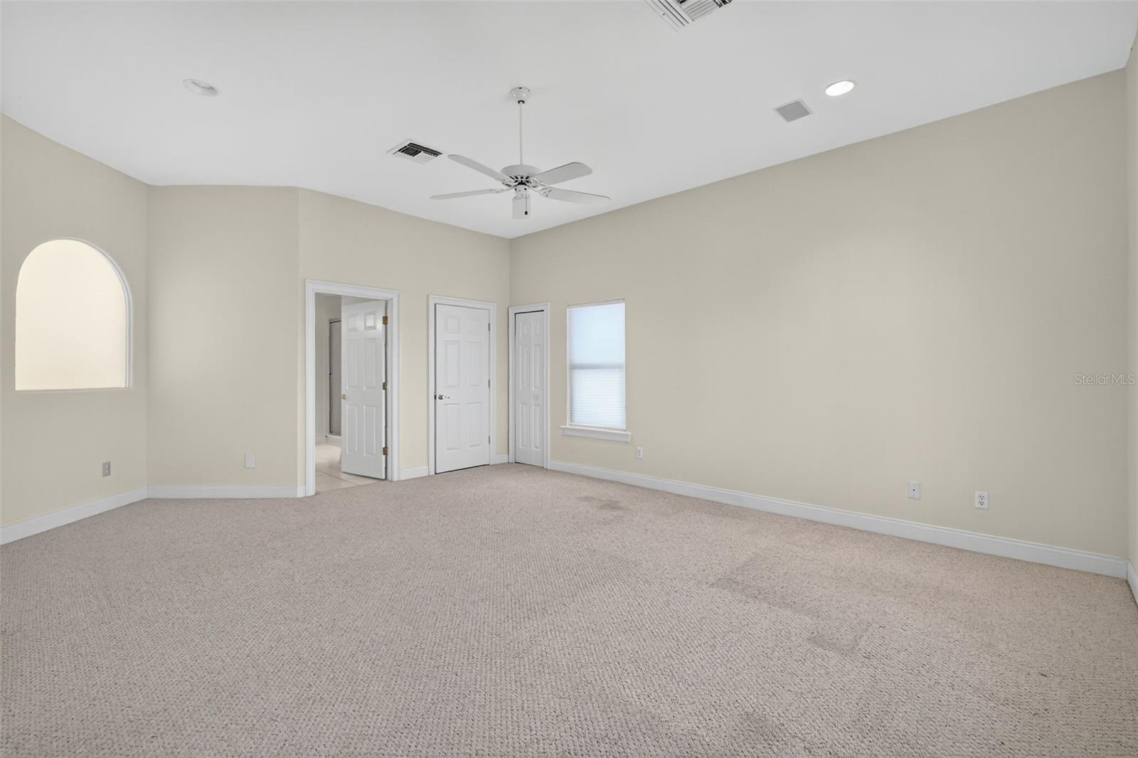 1861 EDGEWATER DR, MOUNT DORA, FL, 32757