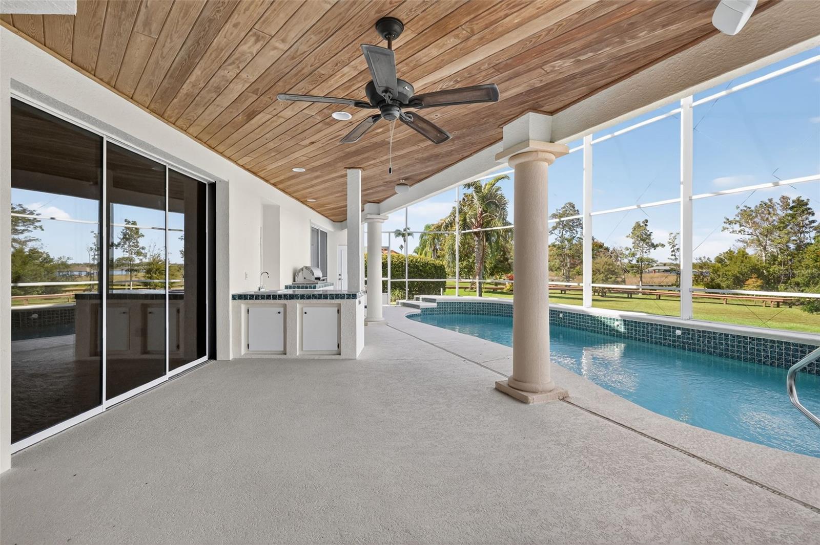 1861 EDGEWATER DR, MOUNT DORA, FL, 32757