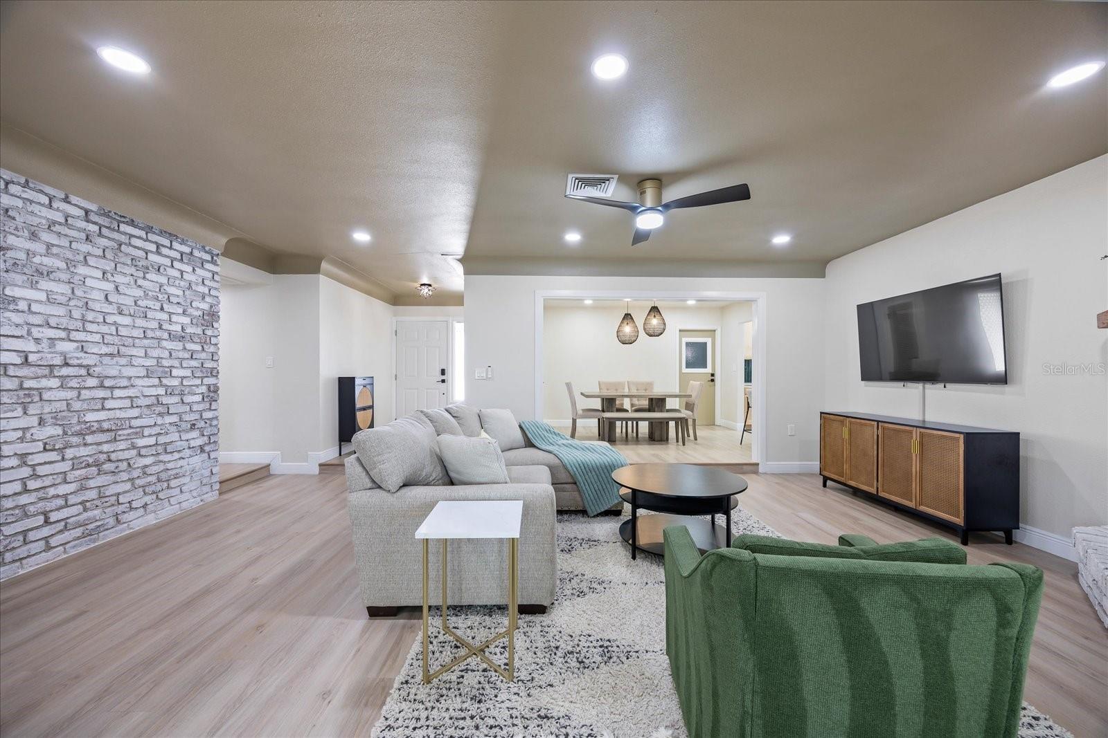 TB8387804 Property Photo