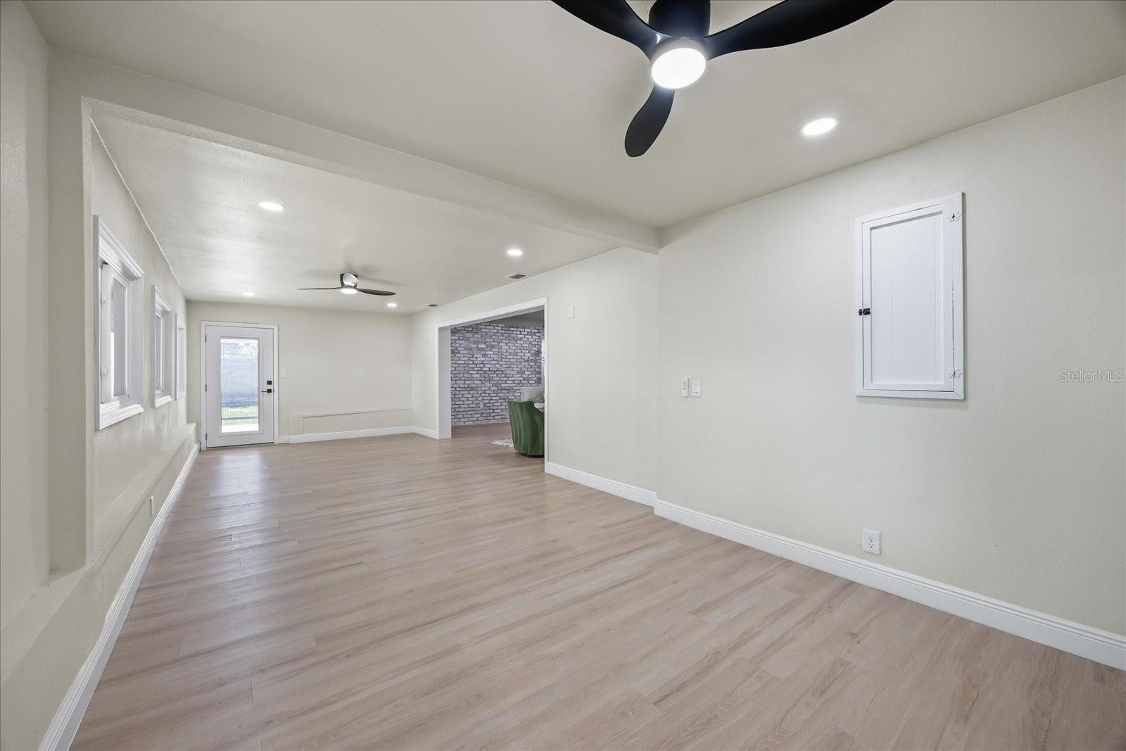 TB8387804 Property Photo