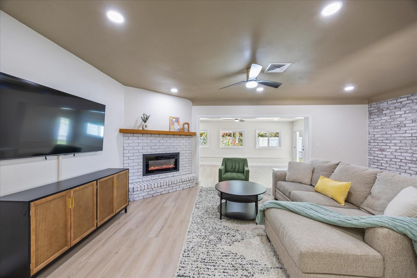 TB8387804 Property Photo