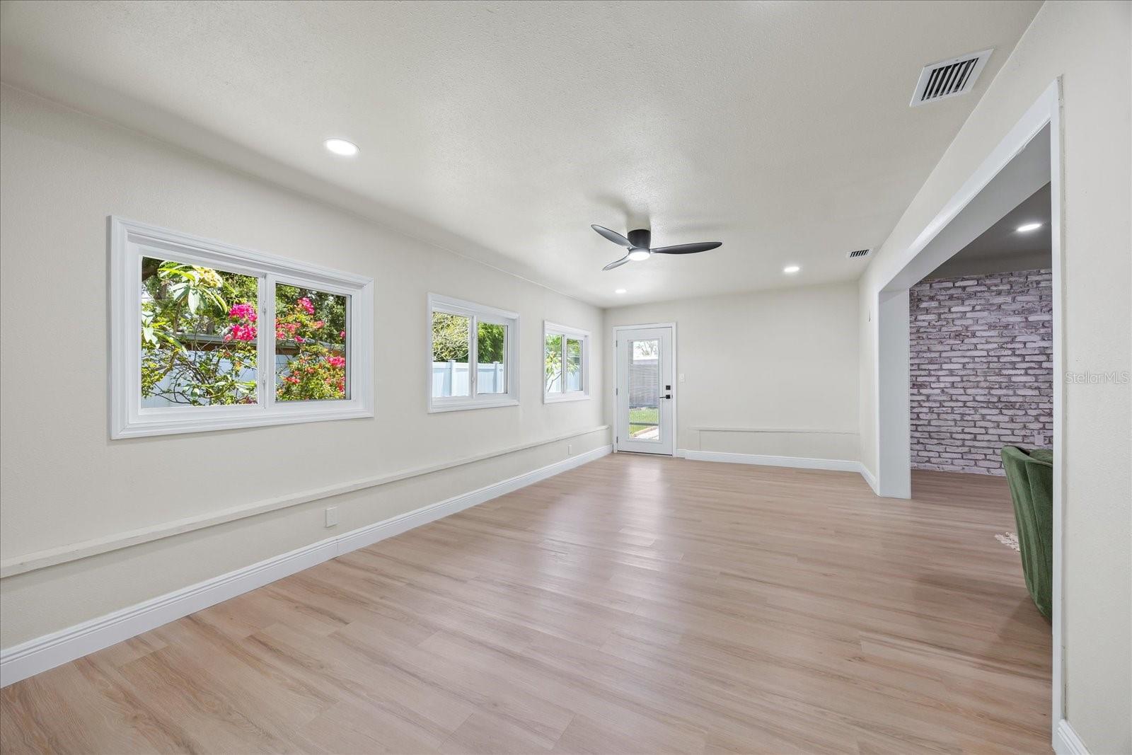 TB8387804 Property Photo