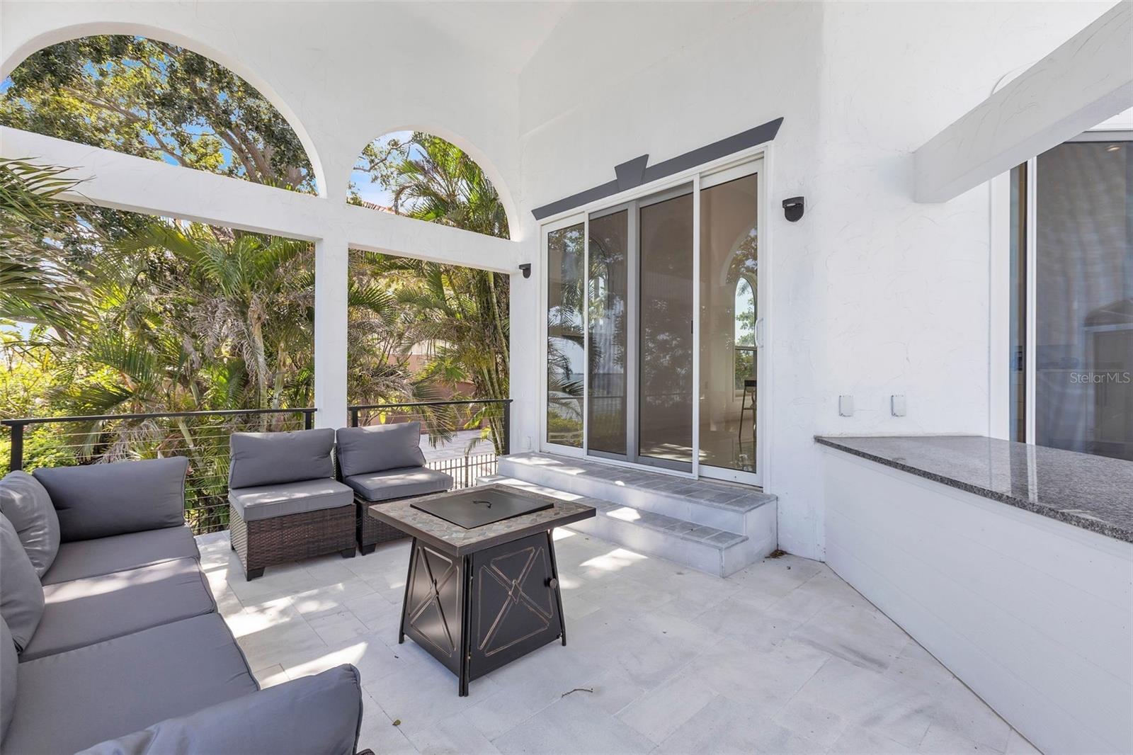 TB8387919 Property Photo