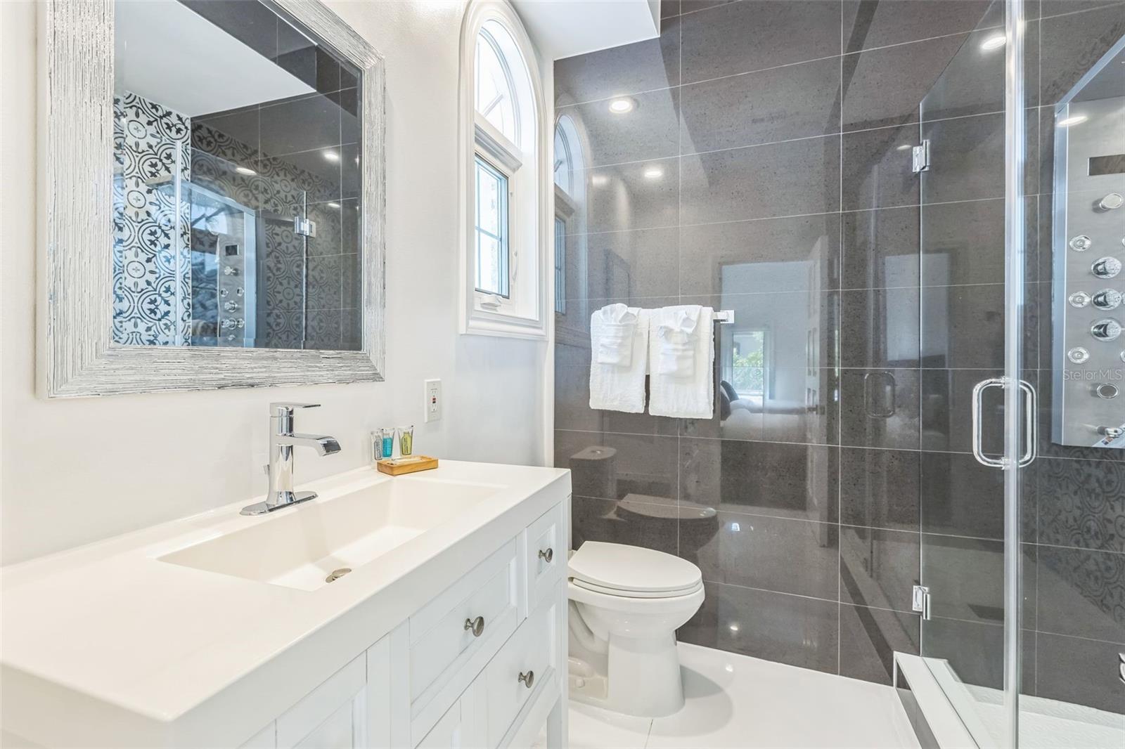 TB8387919 Property Photo