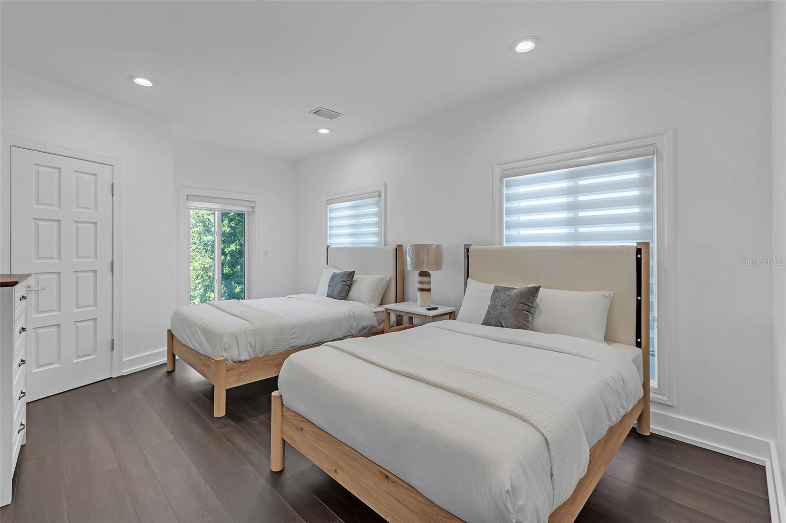 TB8387919 Property Photo