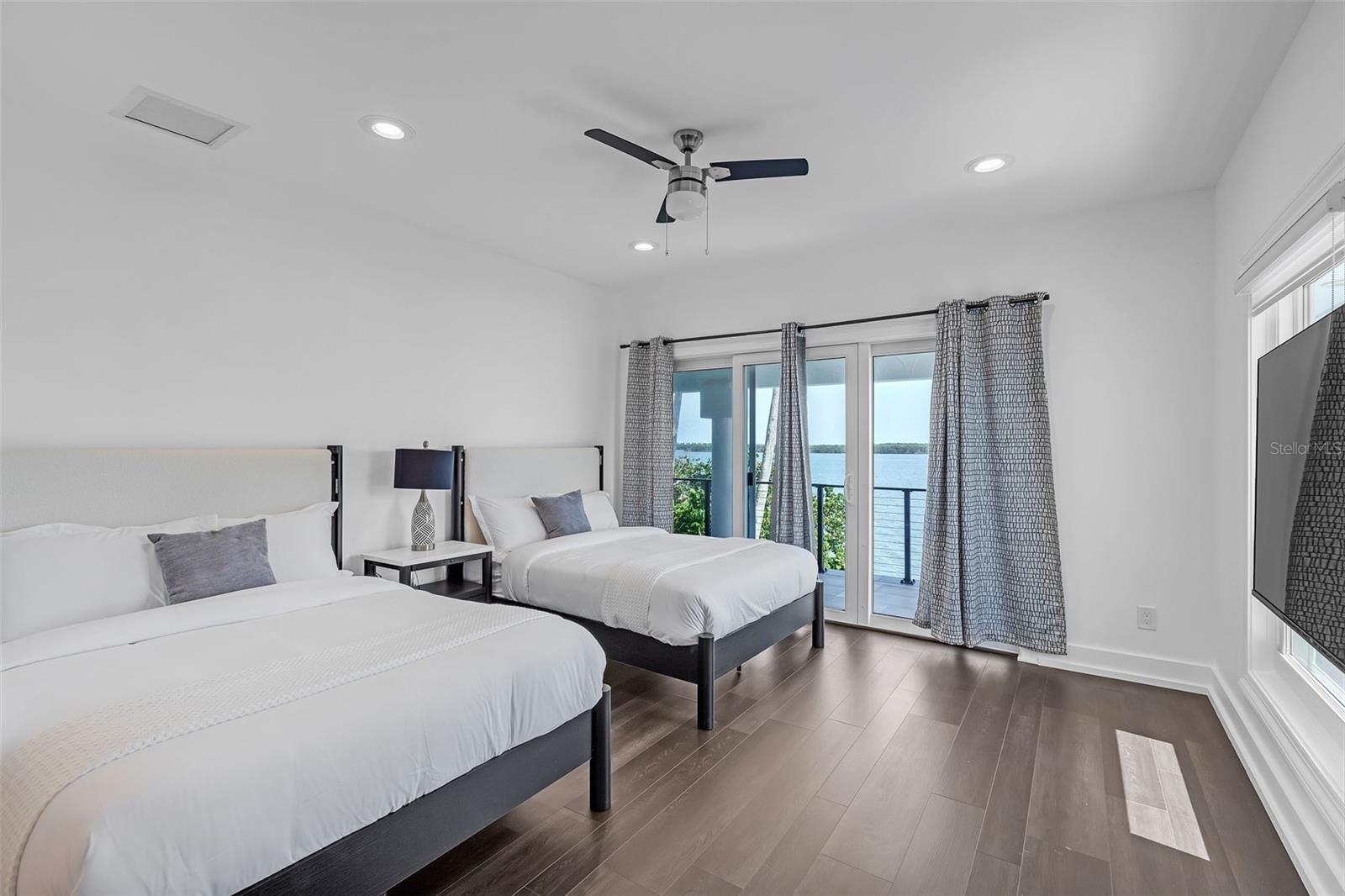 TB8387919 Property Photo