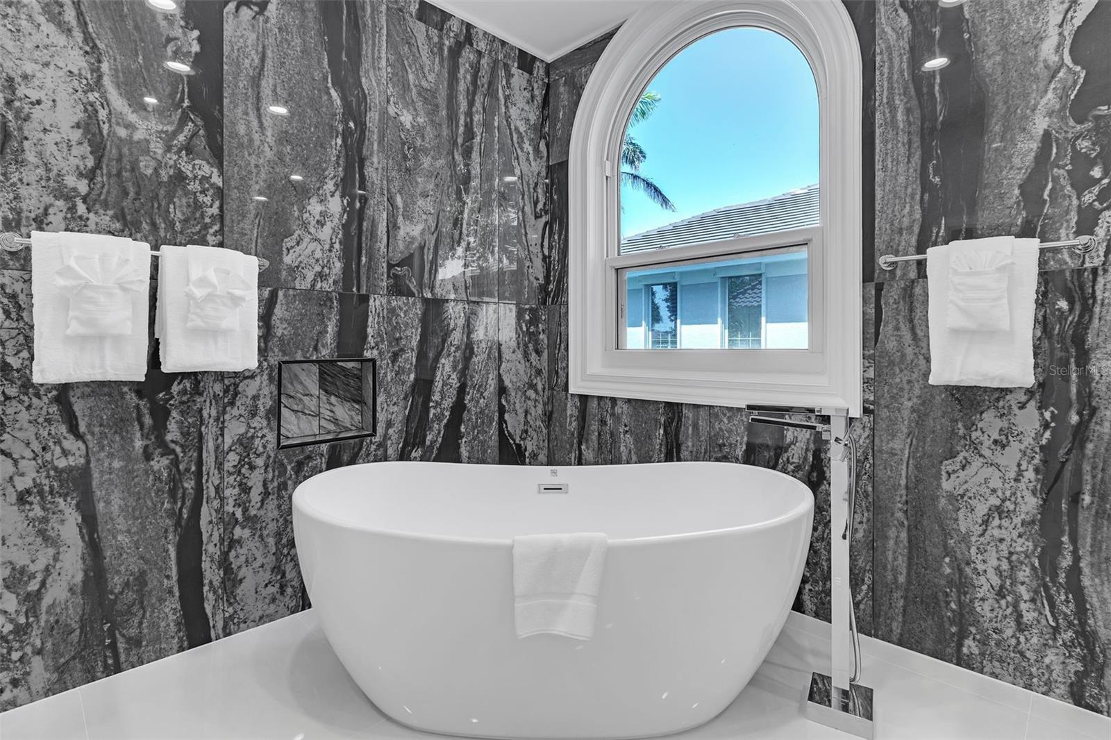 TB8387919 Property Photo