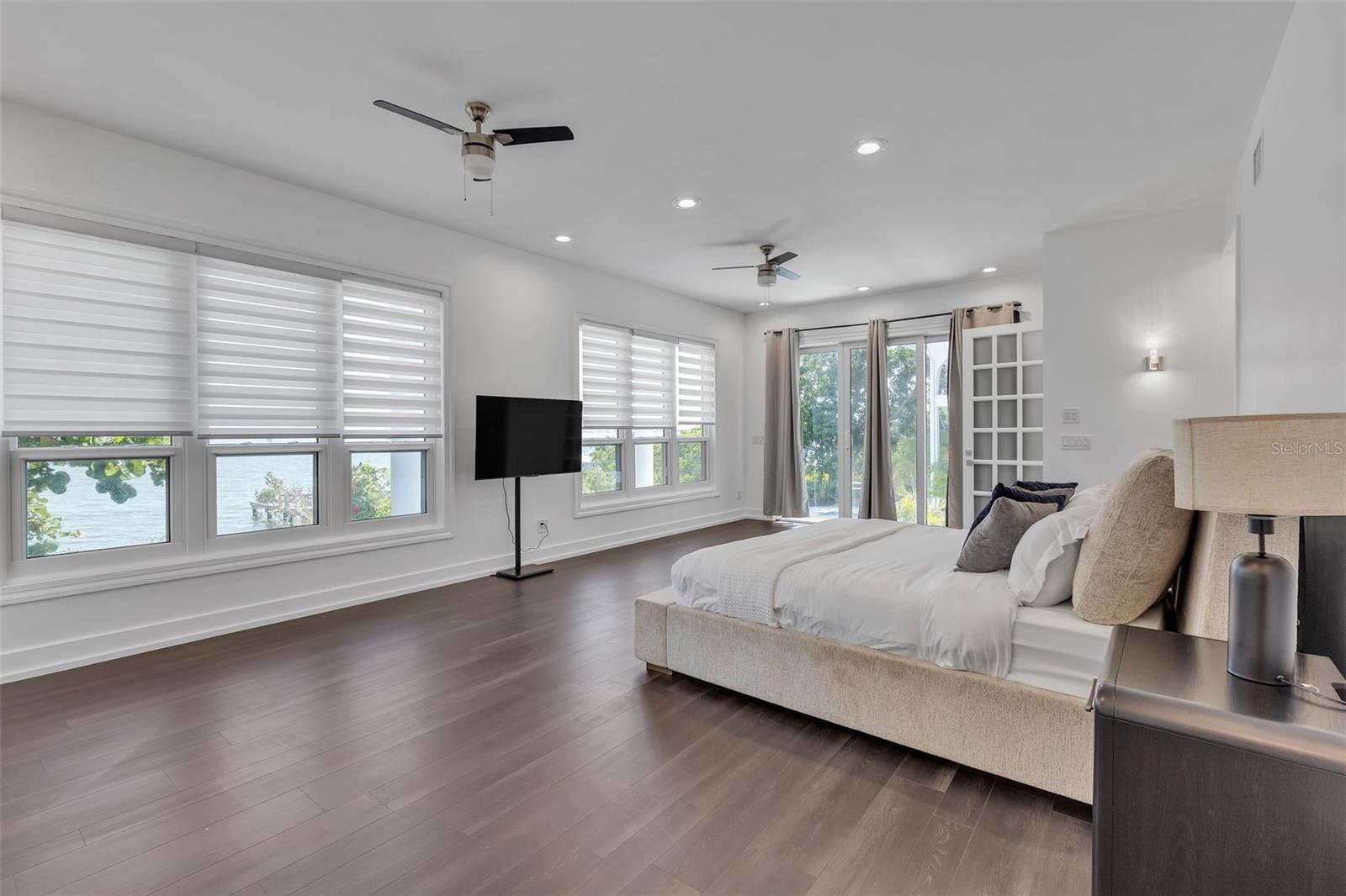 TB8387919 Property Photo