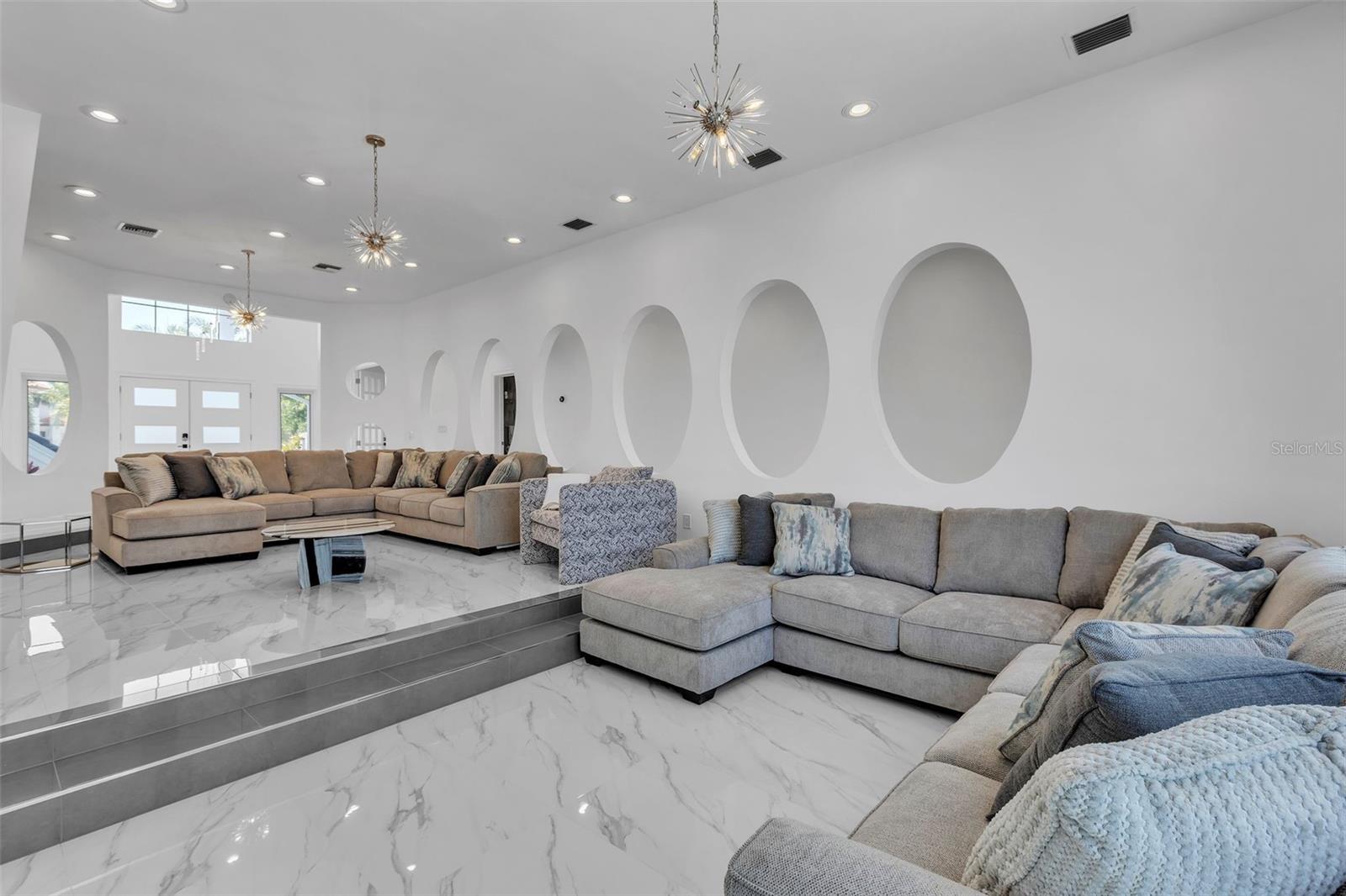 TB8387919 Property Photo