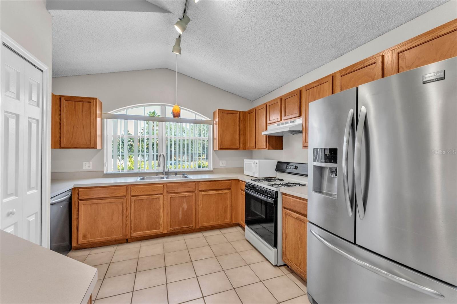 420 SIR PHILLIPS DR, DAVENPORT, FL, 33837