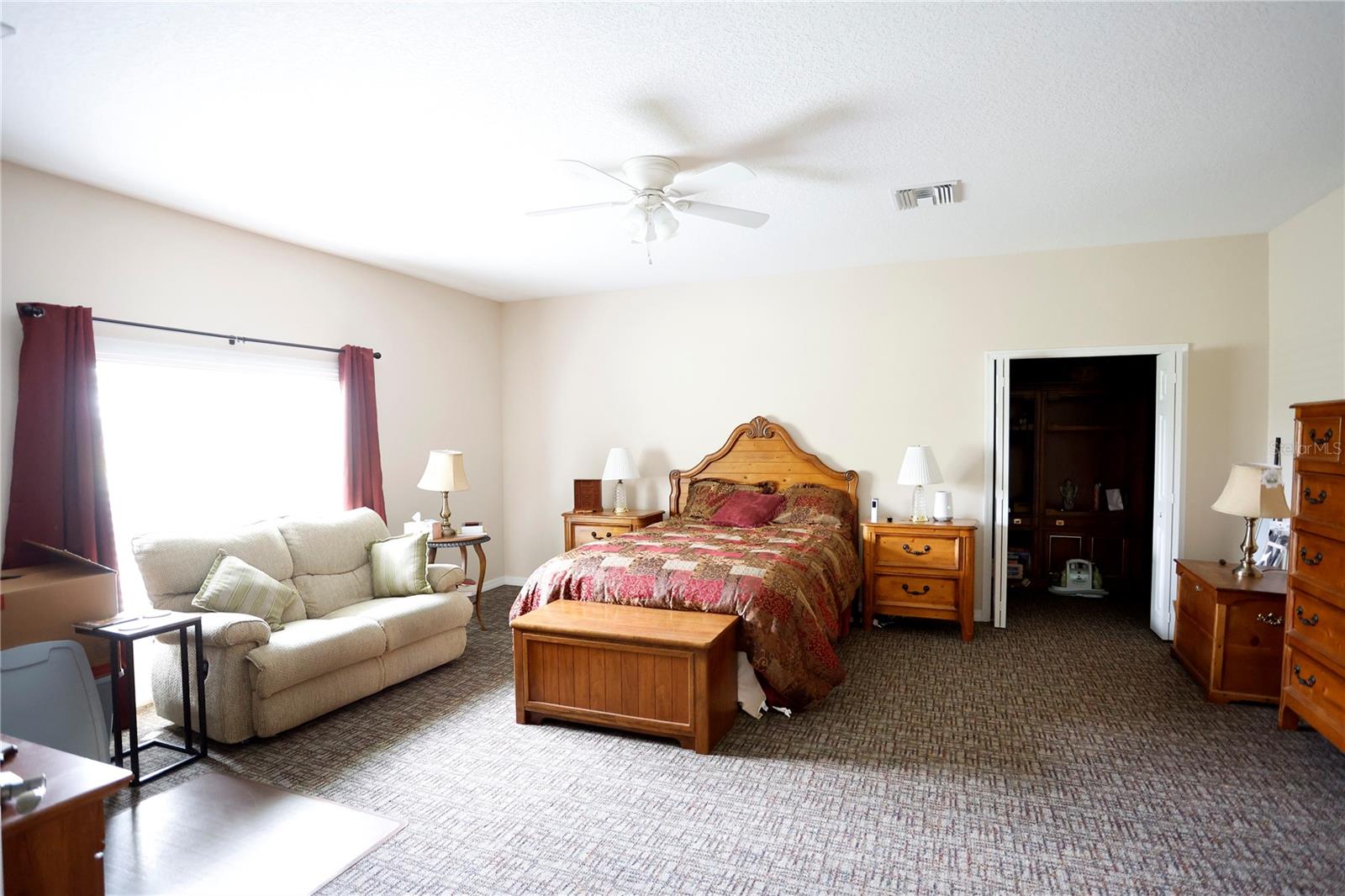 TB8388007 Property Photo