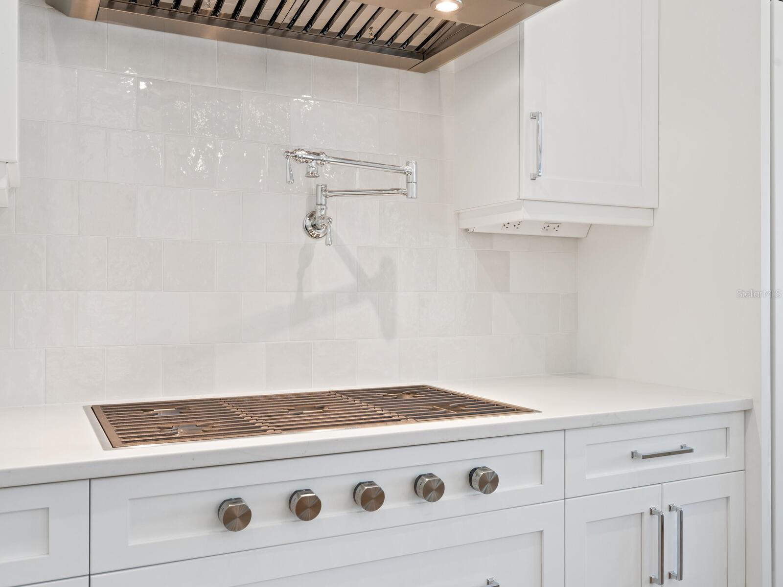 A4653243 Property Photo