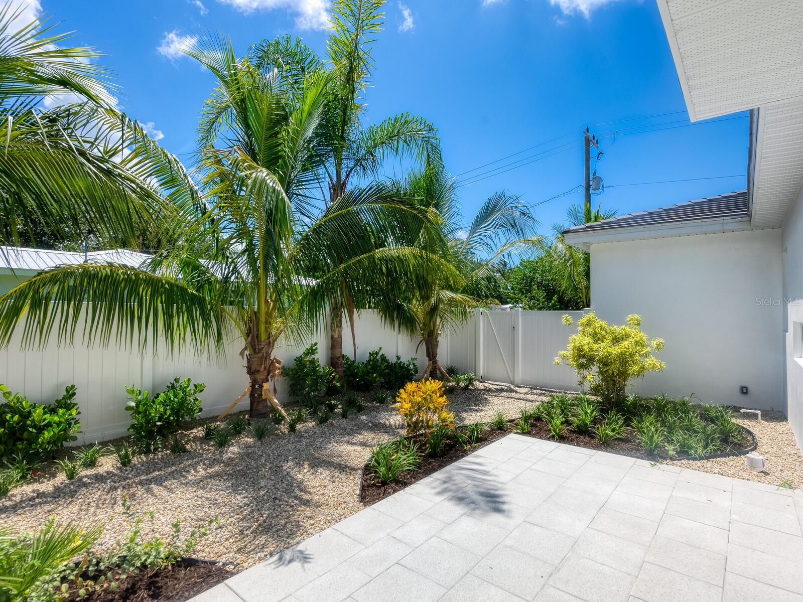 A4653272 Property Photo