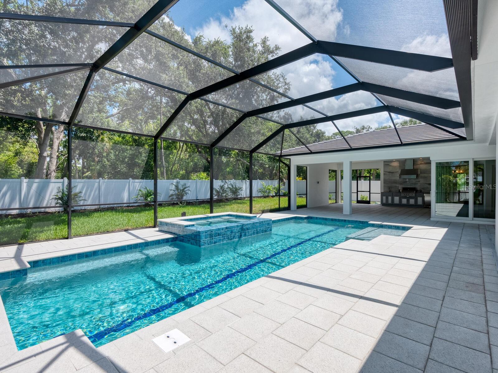 A4653272 Property Photo