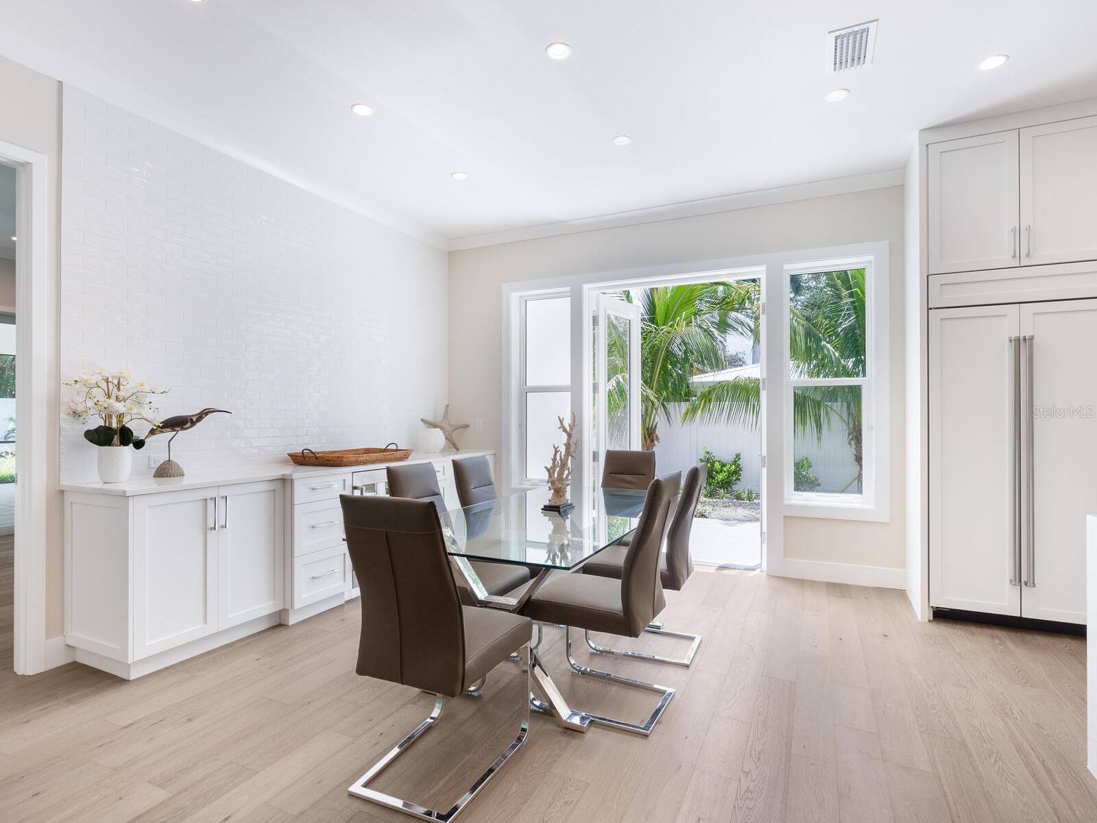 A4653272 Property Photo
