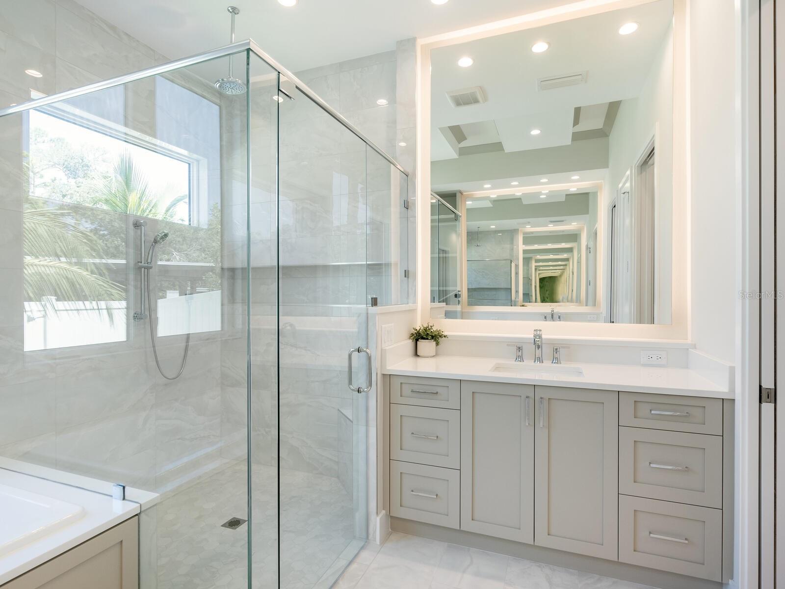 A4653272 Property Photo