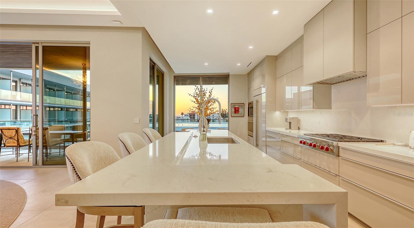 A4653277 Property Photo