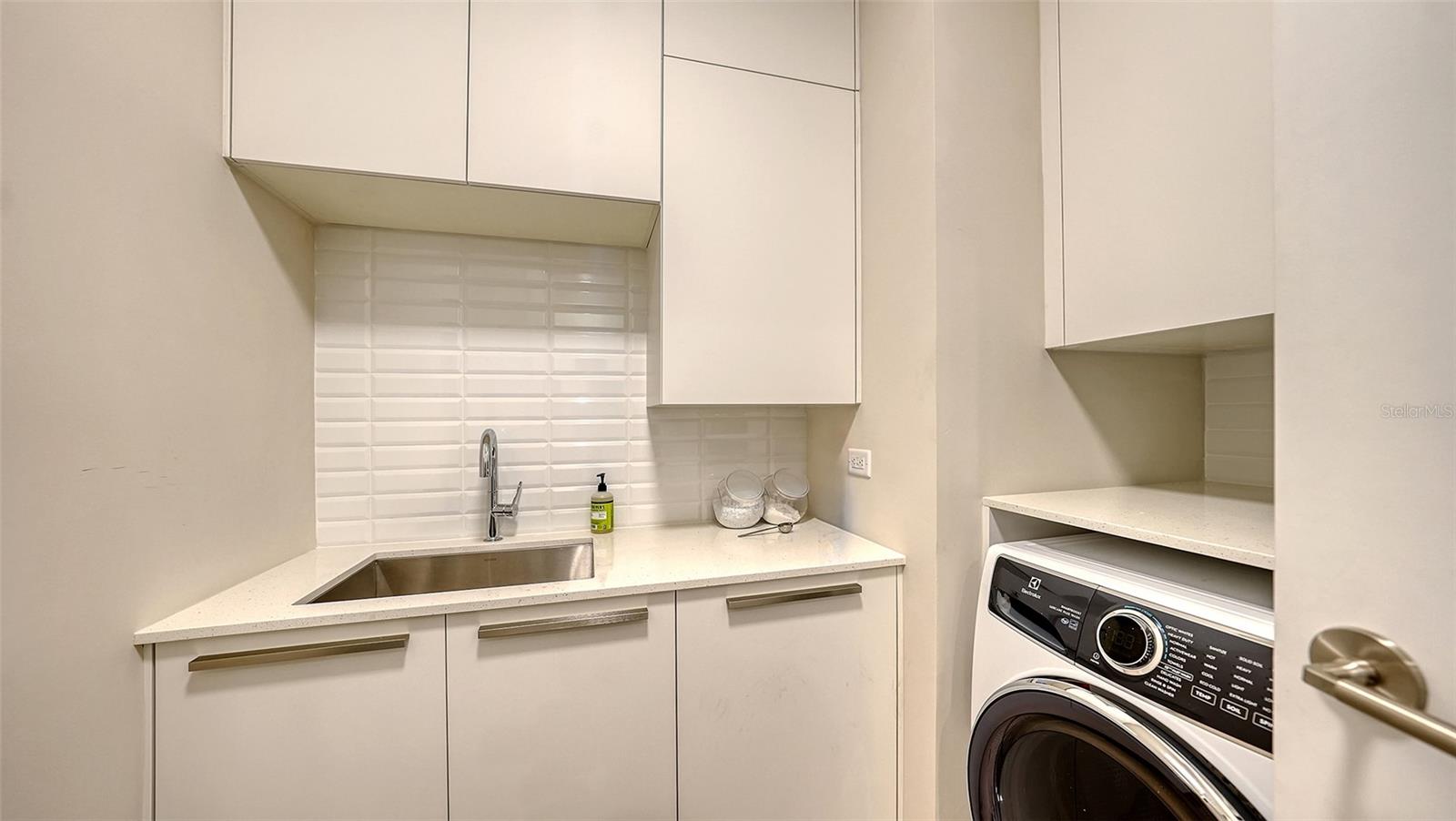 A4653277 Property Photo