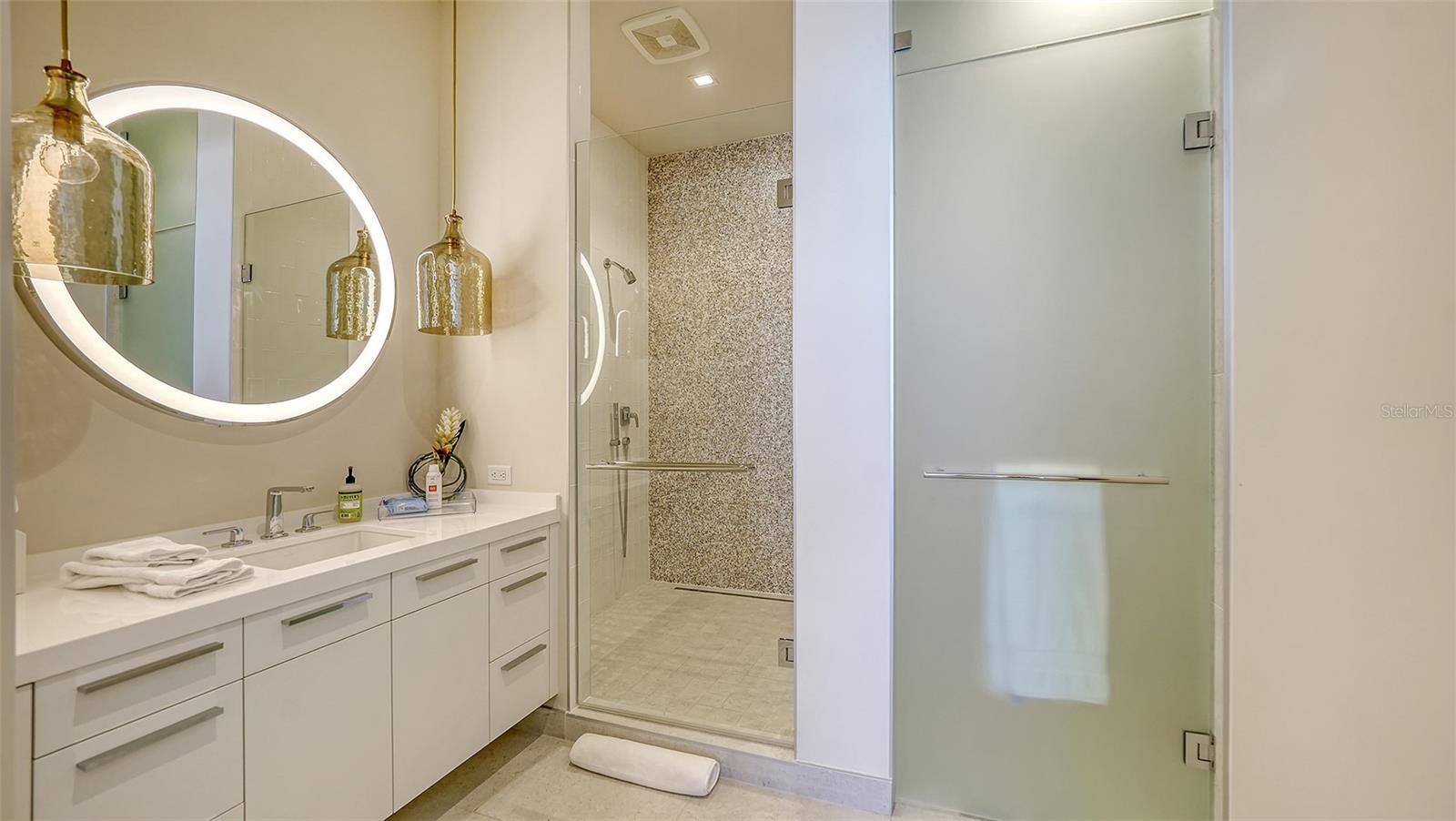 A4653277 Property Photo