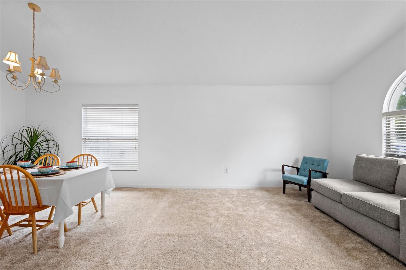 700 SPRING CAVERN AVE, ORANGE CITY, FL, 32763