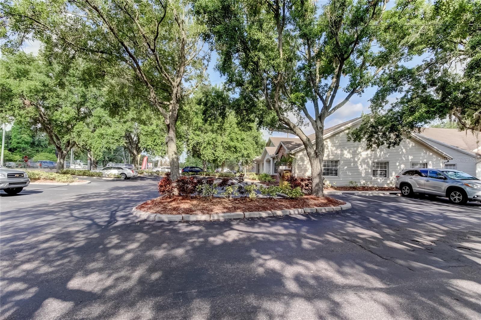 130 E BLOOMINGDALE AVE, BRANDON, FL, 33511