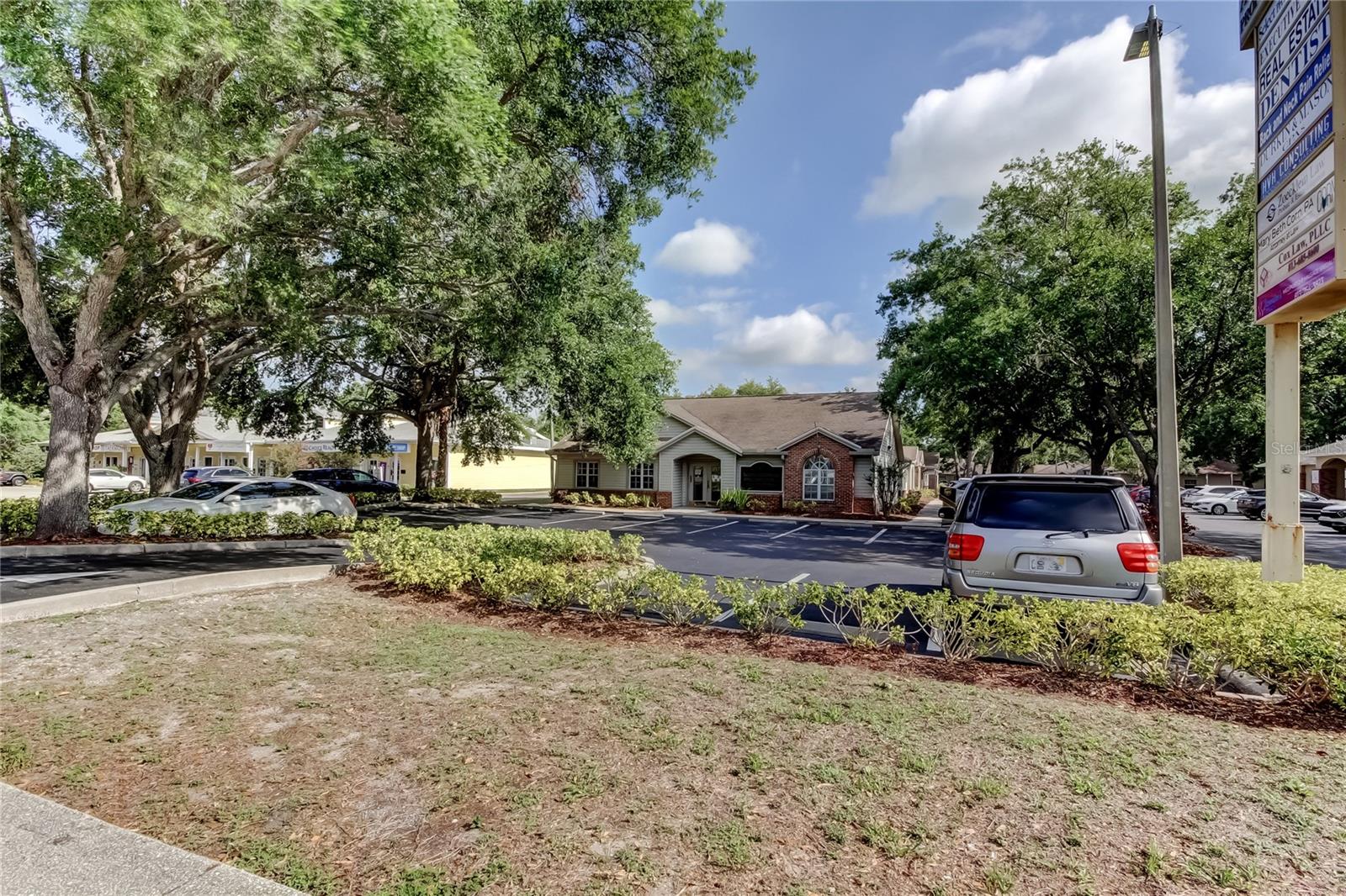 130 E BLOOMINGDALE AVE, BRANDON, FL, 33511