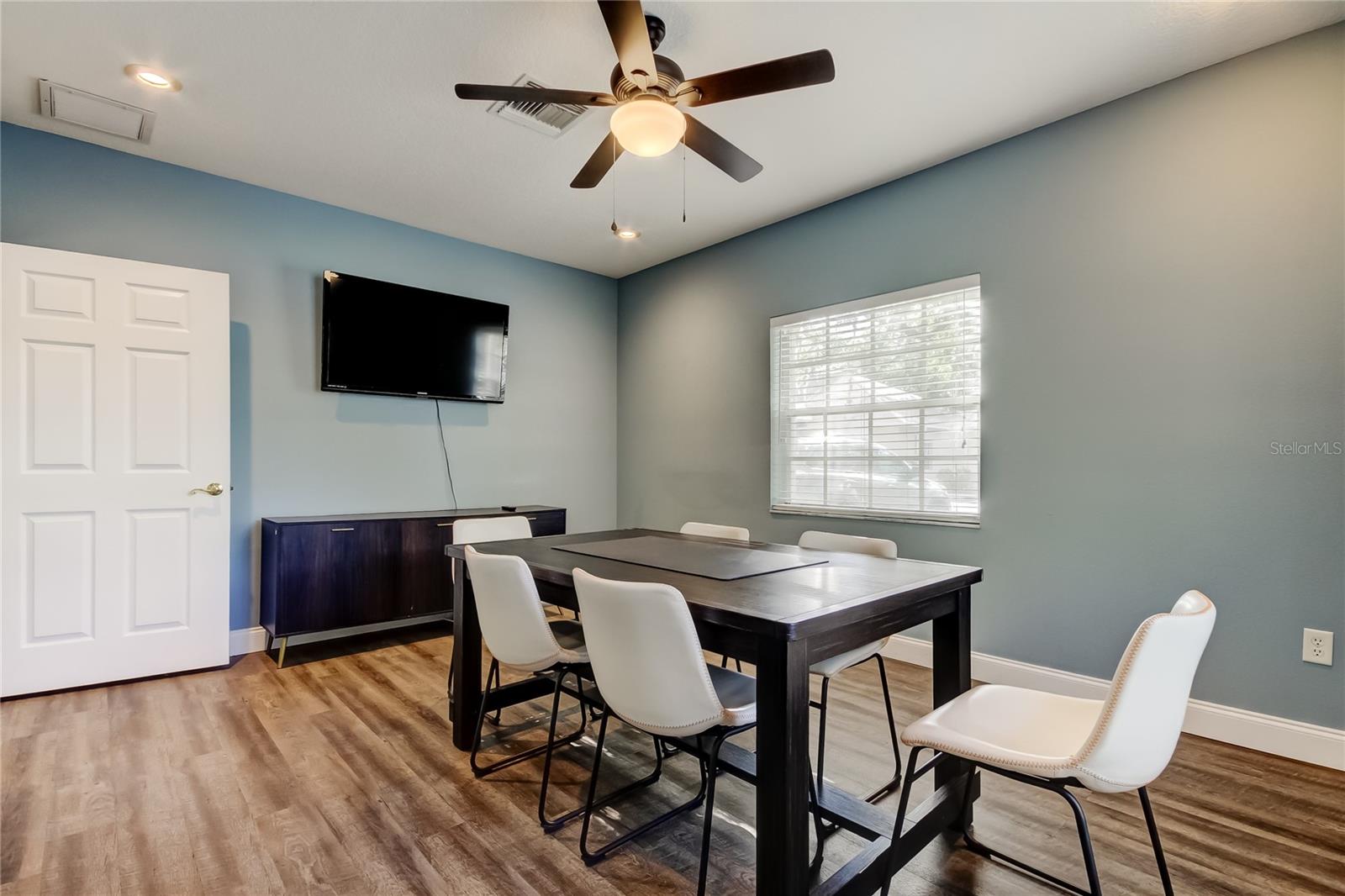 130 E BLOOMINGDALE AVE, BRANDON, FL, 33511