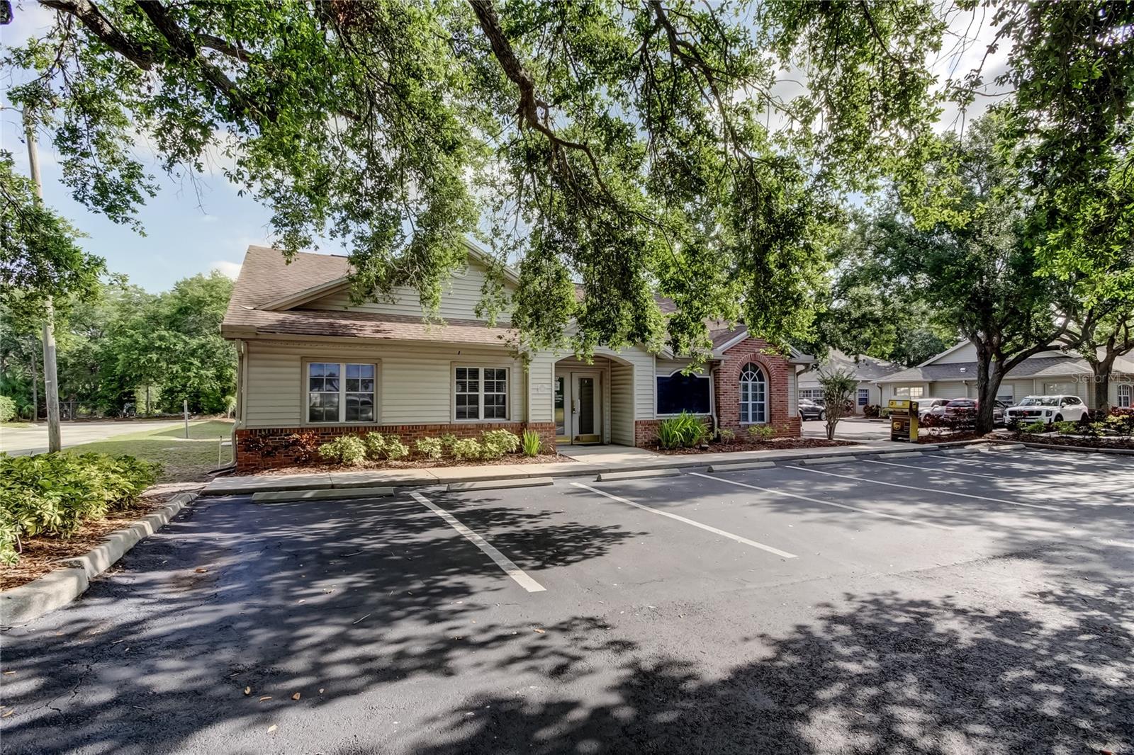 130 E BLOOMINGDALE AVE, BRANDON, FL, 33511