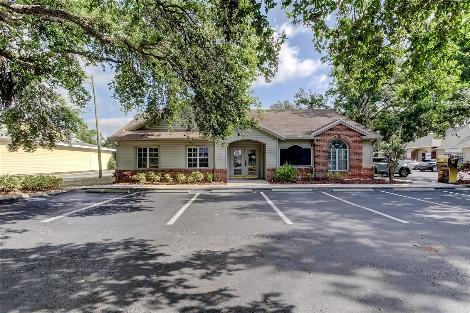 130 E BLOOMINGDALE AVE, BRANDON, FL, 33511