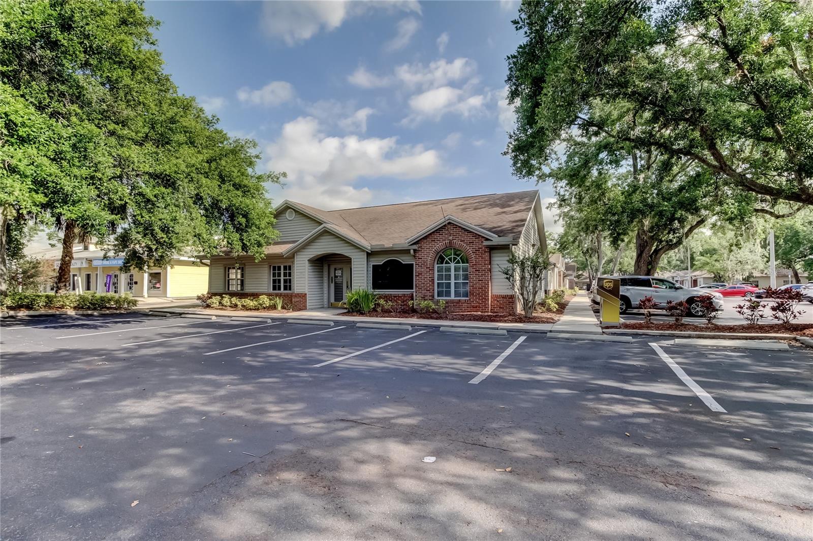 130 E BLOOMINGDALE AVE, BRANDON, FL, 33511