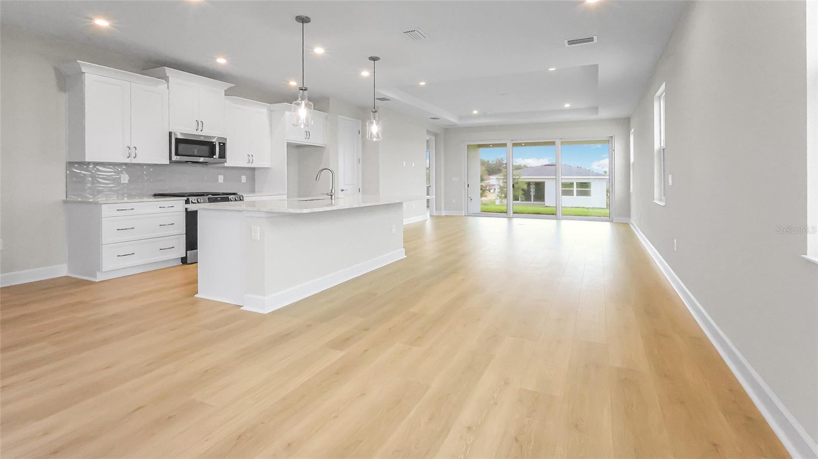 570 HAMMOCK OAKS BLVD, LADY LAKE, FL, 32159