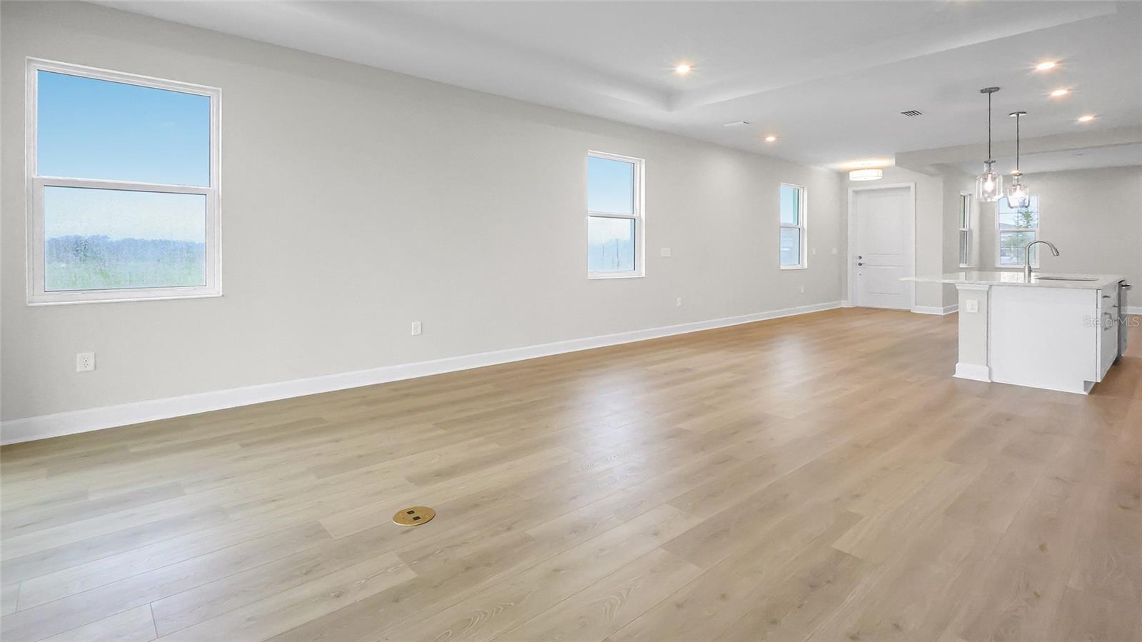 570 HAMMOCK OAKS BLVD, LADY LAKE, FL, 32159