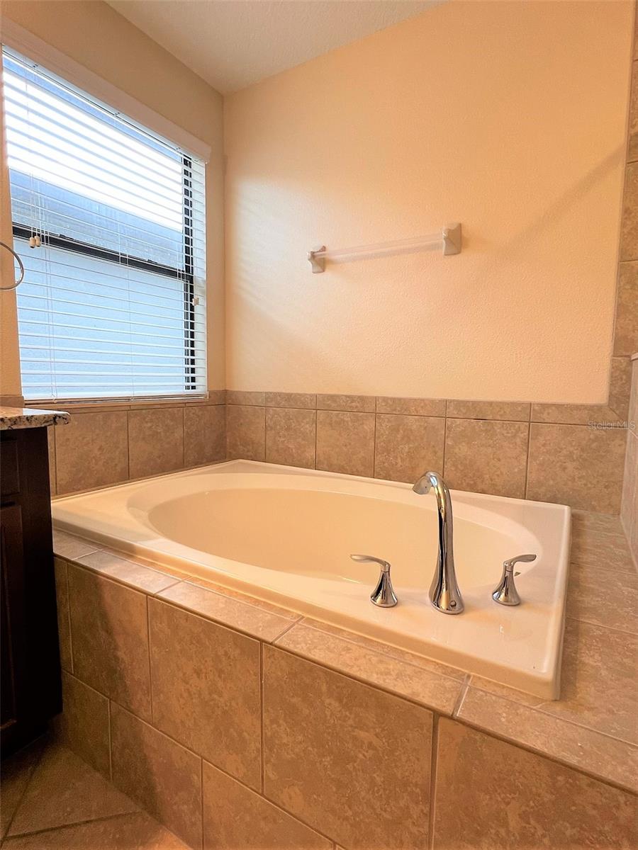 1221 BALLARD GREEN PL, BRANDON, FL, 33511